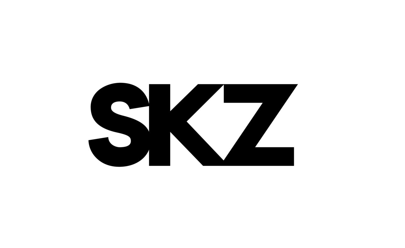 Skz code. SKZ надпись. SKZ эмблема. SKZ 2021. SKZ наклейки.